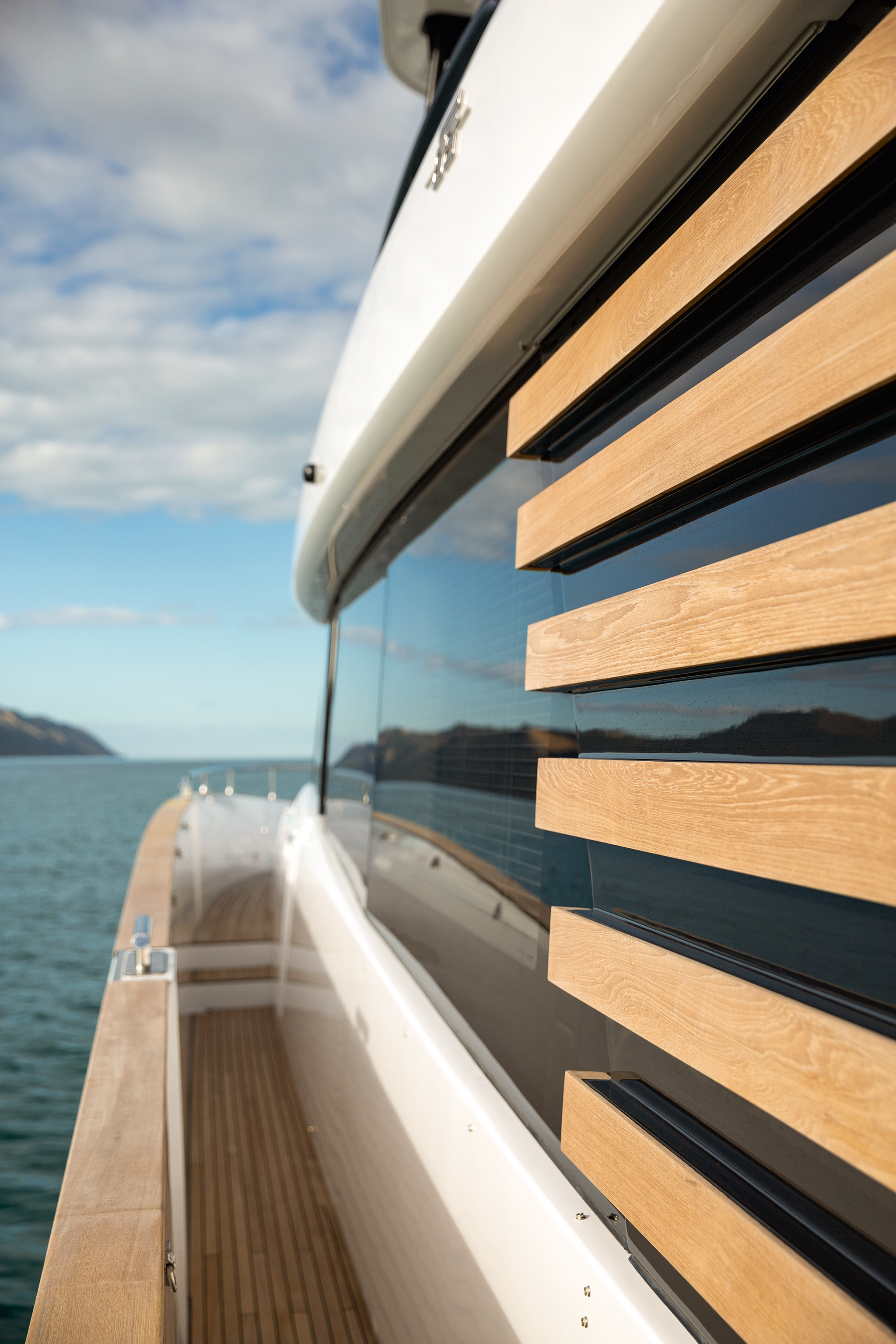 Azimut yacht exterior Magellano 66