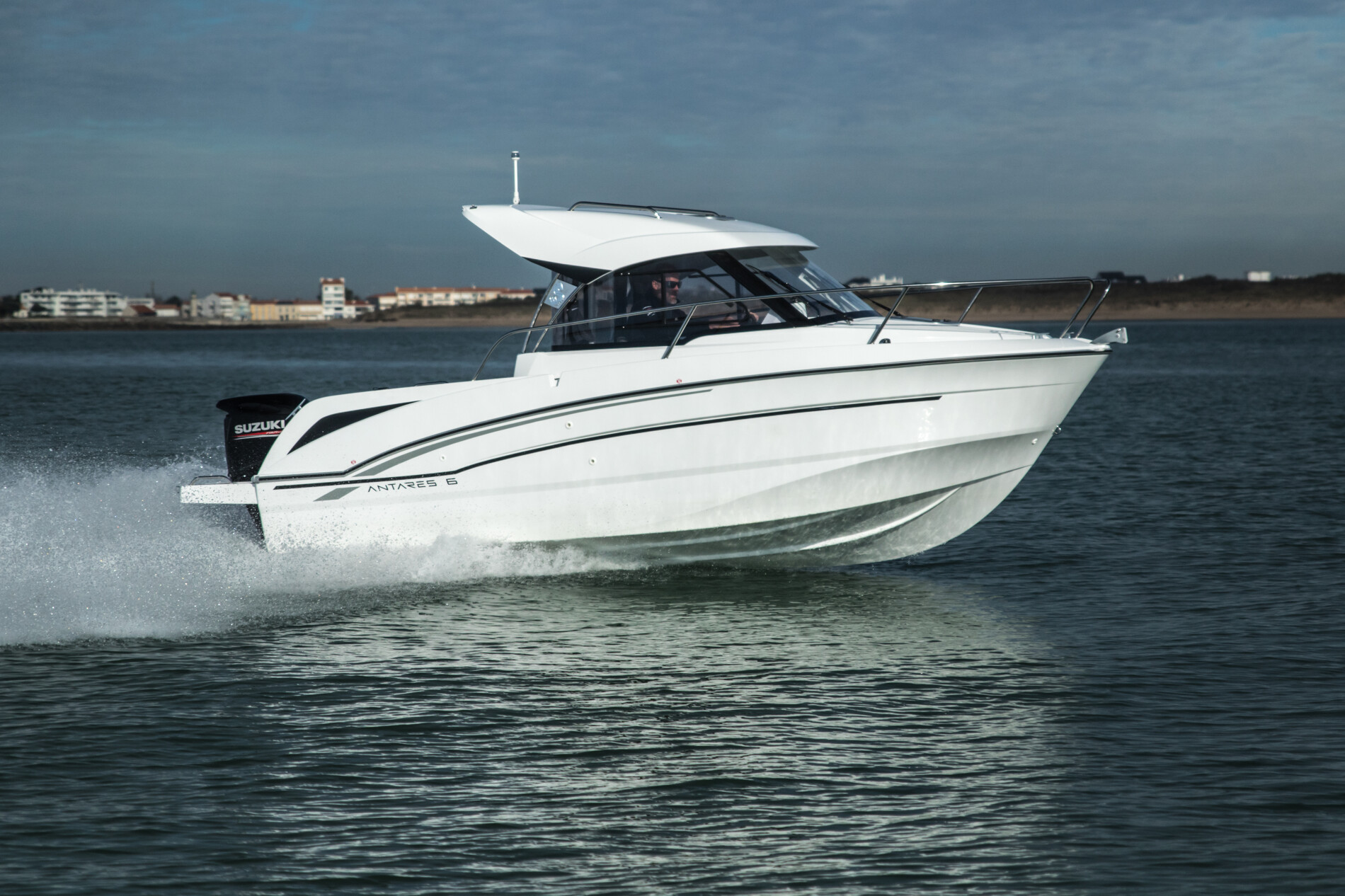 Beneteau Antares 6