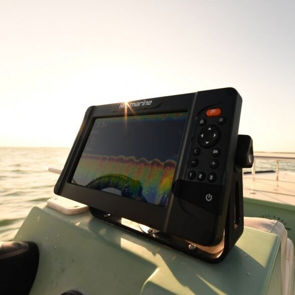 Raymarine Element 12 HV chartplotter with HV-100 and Navionics card 7